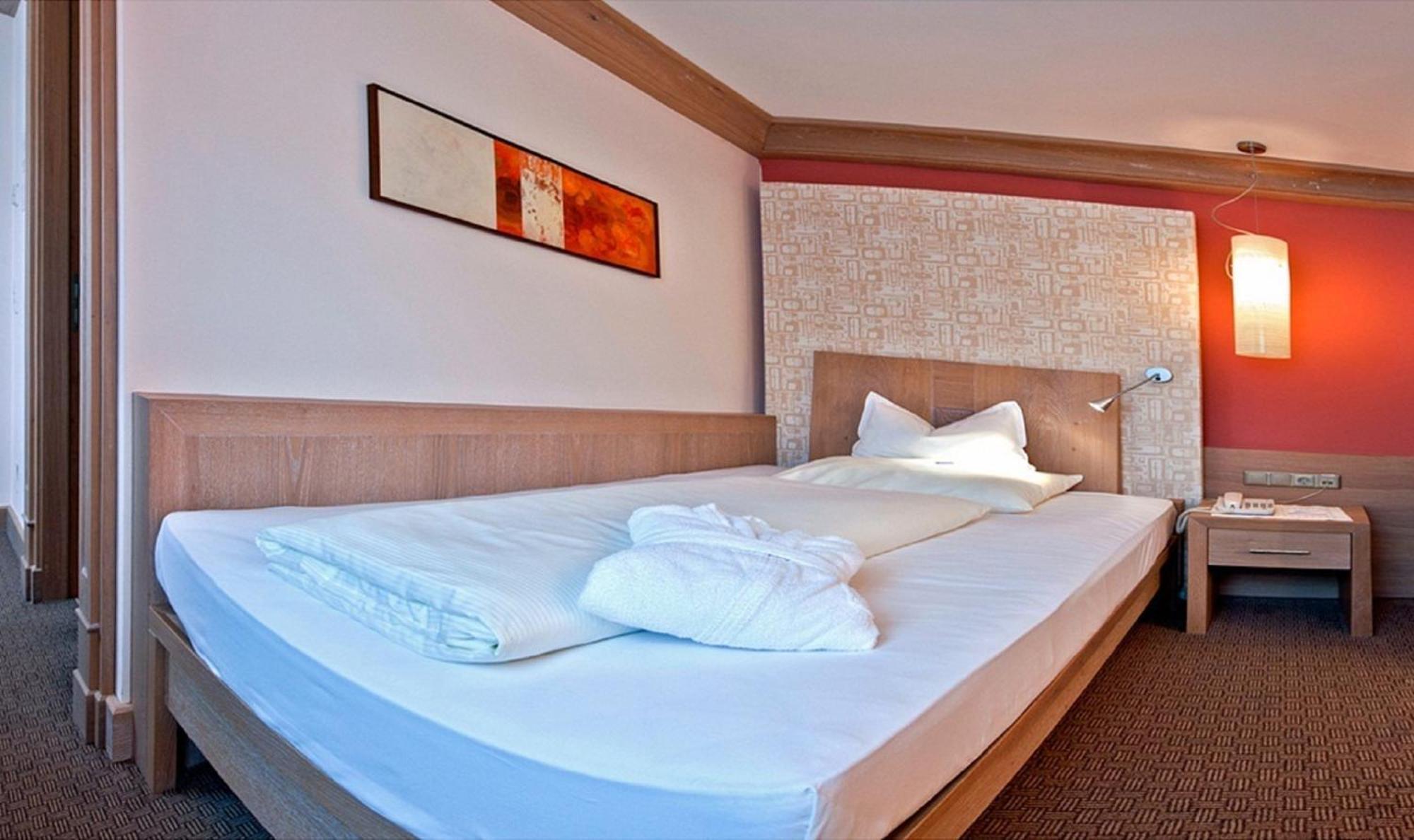 Wellnesshotel Schoenruh - Adults Only Seefeld in Tirol Room photo